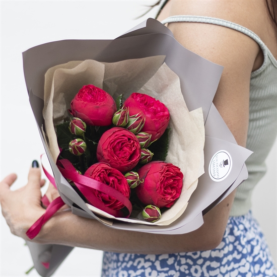 Букет "5 красных пионовидных роз Пиано" - фото 5991