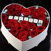 Сердце для любимой: красные розы и шоколадные буквы - фото 5137