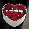 Сердце для любимой: красные розы и шоколадные буквы - фото 5138