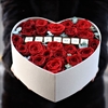 Сердце для любимой: красные розы и шоколадные буквы - фото 5140