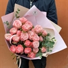 Монобукет из 7 кустовых пионовидных роз Мадам Бомбастик - фото 6443