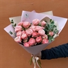 Монобукет из 7 кустовых пионовидных роз Мадам Бомбастик - фото 6447