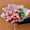 Монобукет из 7 кустовых пионовидных роз Мадам Бомбастик - фото 6448